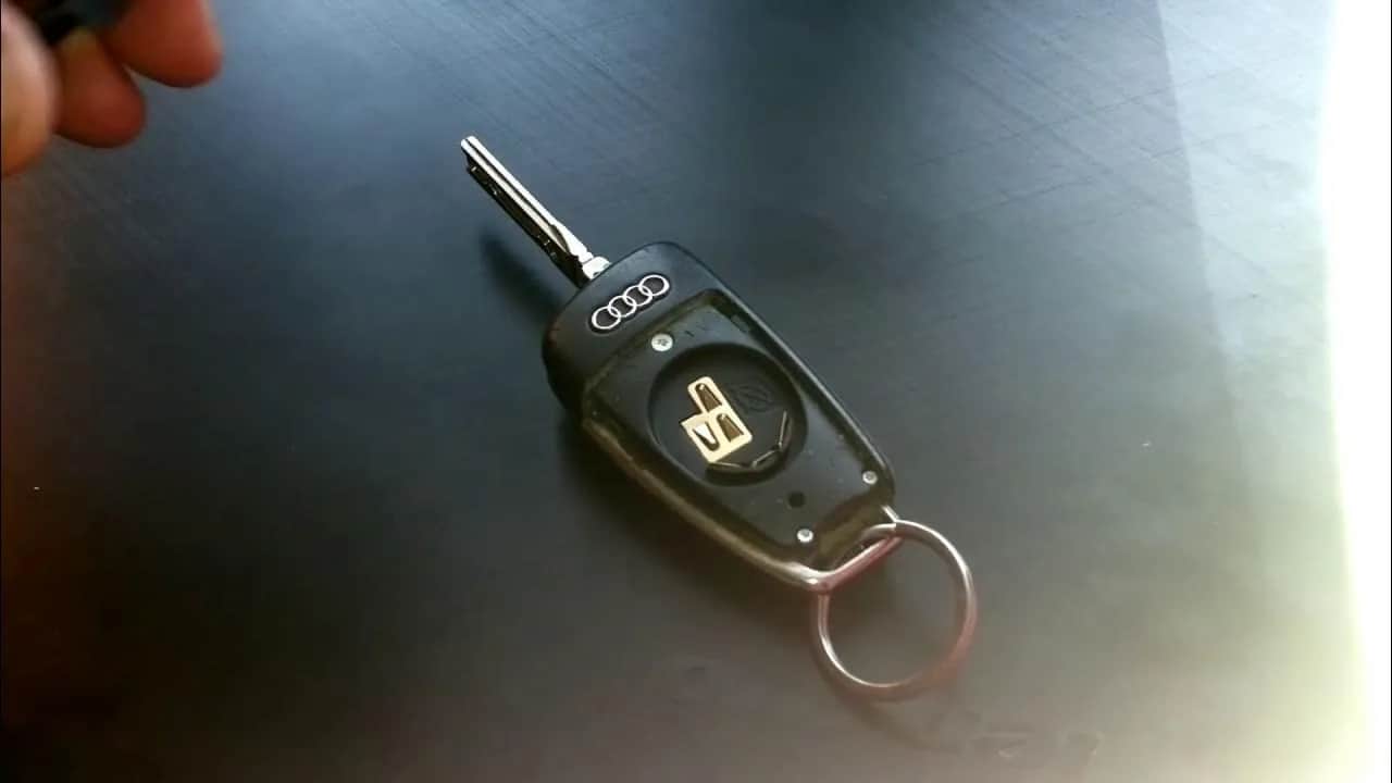 Wymiana baterii w kluczyku Audi A6 C6: Prosty poradnik krok po kroku