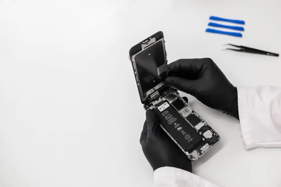 Jak usunąć wodę z iPhone - skuteczne metody na ratunek po zalaniu