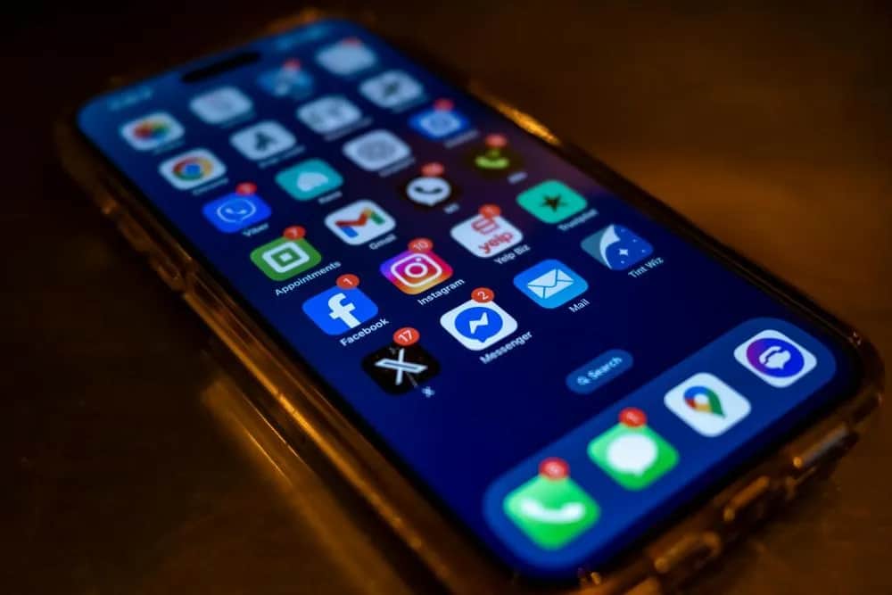 Jak szybko i bez problemów zainstalować Facebook na iPhone krok po kroku