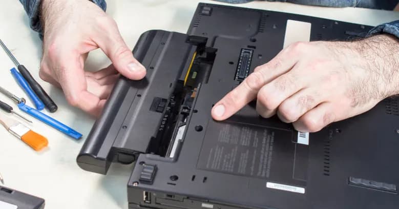Bateria: Wymiana baterii w laptopie - Jak to zrobić krok po kroku