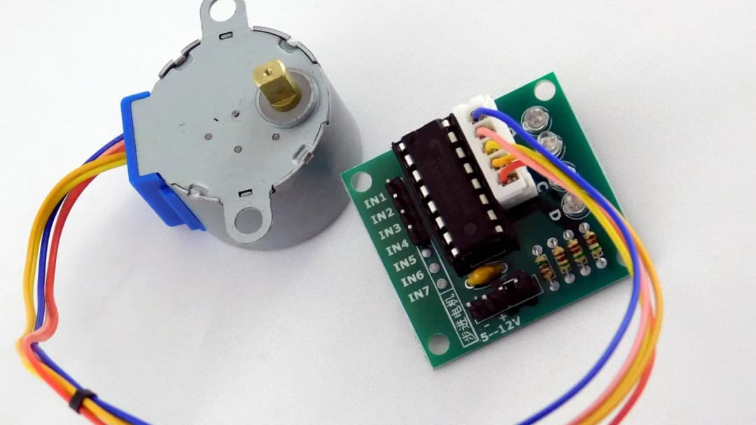 Silnik krokowy z sterownikiem: zasada działania i zastosowania