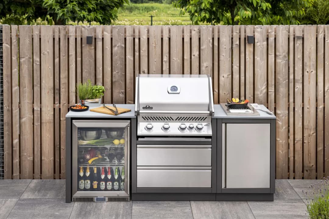 Lodówka na zewnątrz: Twój klucz do wygody w ogrodzie i na tarasie